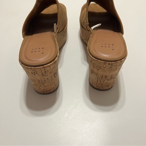 Suede Clogs - Picture 6 of 8